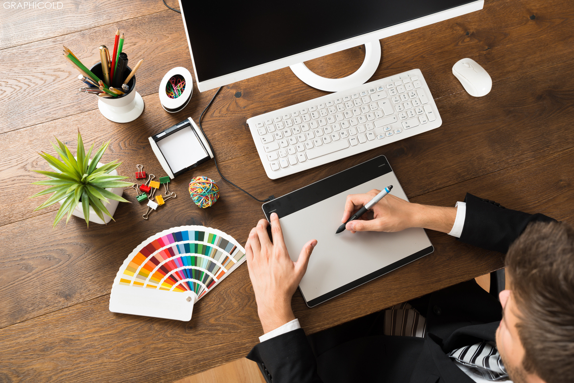 How Much Does it Cost to Hire a Freelance Graphic Designer - FreeUp